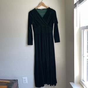 Womens Dark Green Maternity Gown, size S, very stretchy!
